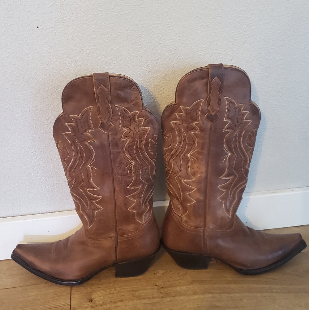 womens cowboy boots size 8.5